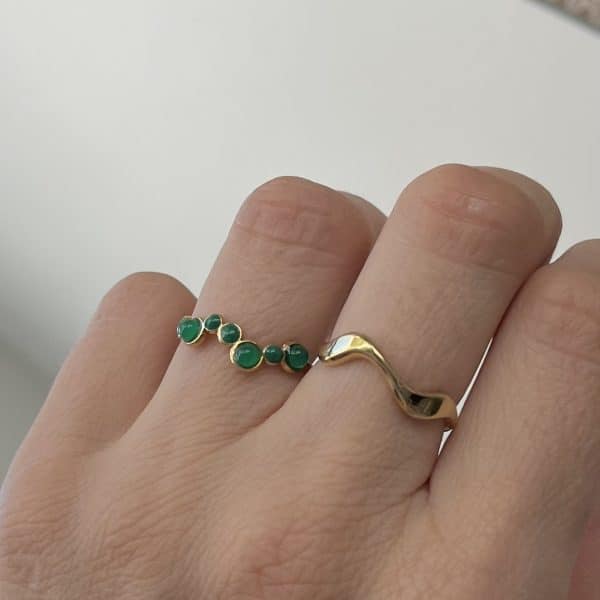 Bague en acier inoxydab le et pierres vert emeraude