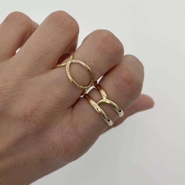 Bague MAX – Bague large à maillons ovales en acier inoxydable de couleur dorée – Bijou doré en acier inoxydable Bague large Max or, en acier inoxydable de couleur dorée, composé de maillons ovales fins et rafinés bijou accumulation