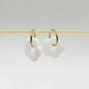 Boucles d'oreilles créoles acier inoxydable fleurs blanches