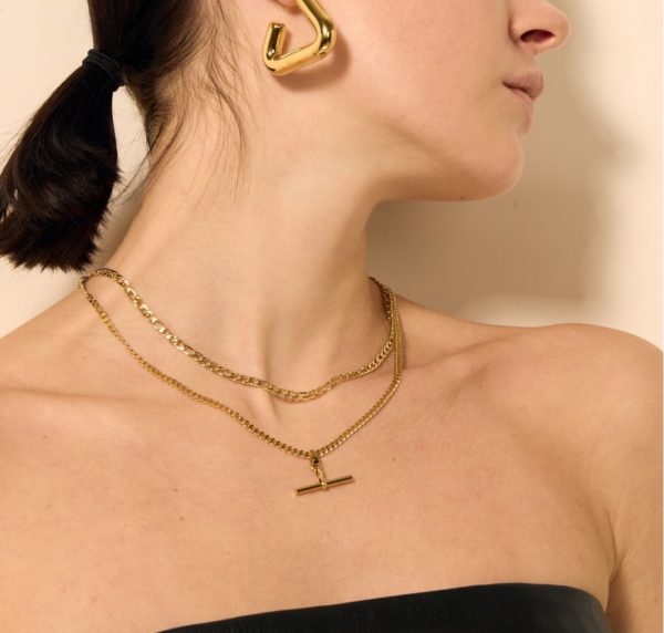 Collier en acier inoxydable de couleur or. Bijou double rang