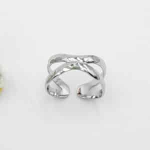 Bague NINE– Bague croisée et martelée en acier inoxydable de couleur argent – Bijou doré en acier inoxydable