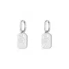 Boucles d’oreilles en acier inoxydable de couleur argent, composées de deux créoles lisses avec pendentif de forme rectangulaire gravé d’un oeil de protection avec strass en son centre