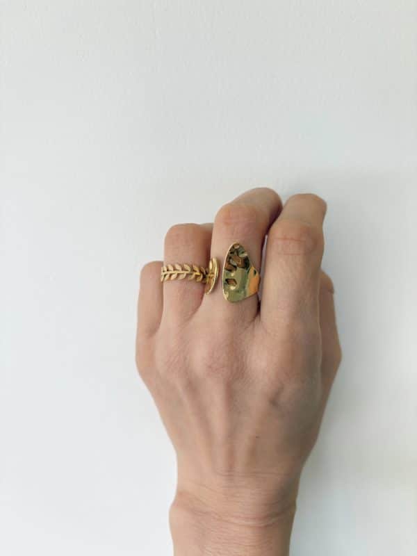 Bague assez fine composée d'une suite de petits épis – Bijou doré en acier inoxydable