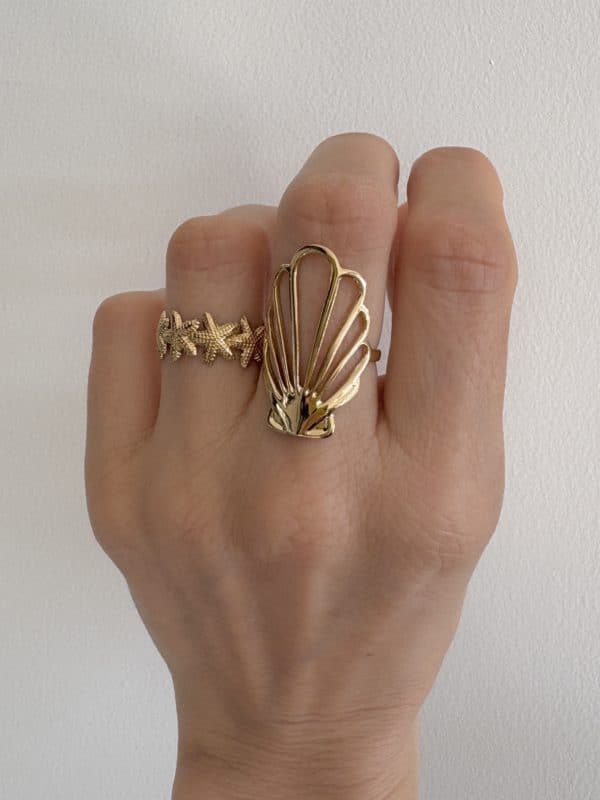 Bague composée d'une ribambelle de jolies étoiles de mer