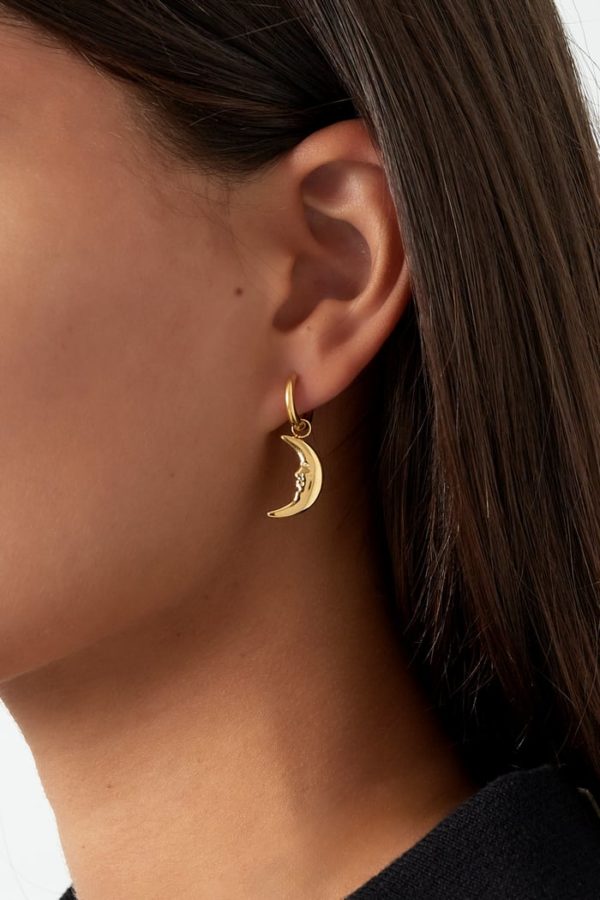 Boucles d’oreilles Mini créoles LUNITA – Bijou de type mini hoop en acier inoxydable de couleur dorée avec pendentifs lune