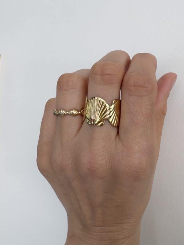 Bague fine en acier inoxydable or avec petit coquillages