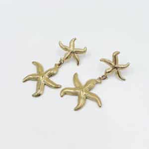 Boucles d'oreilles pendantes en acier inoxydable de couleur dorée composées de deux étoiles de mer