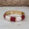 Bracelet jonc doré et rouge irisé. Bijou femme