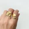 Bague large en acier inoxydable dorée et martelée– Bijou en acier inoxydable