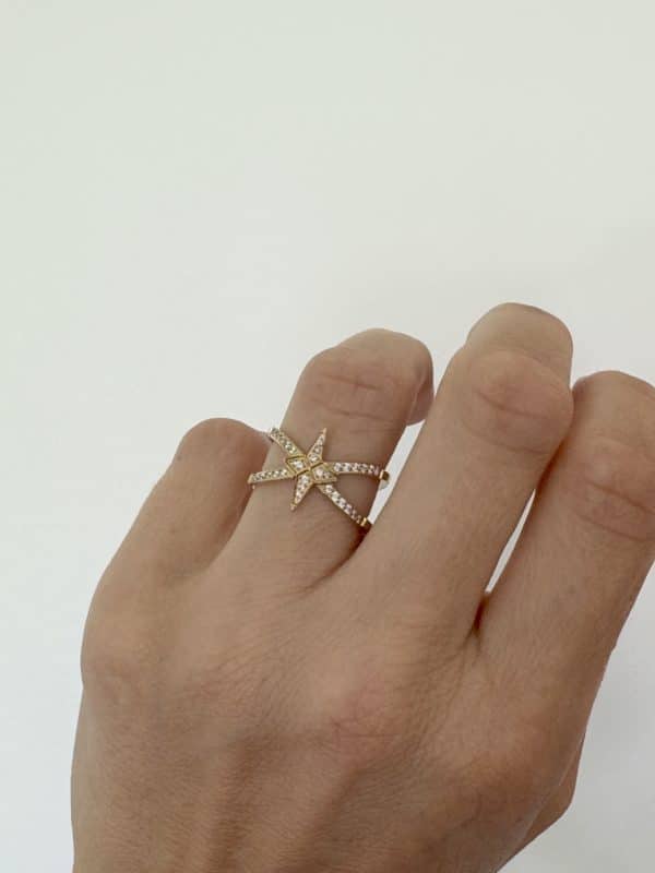 Bague large CROISÉE ajustable sertie de strass blancs avec petite étoile sur le dessus