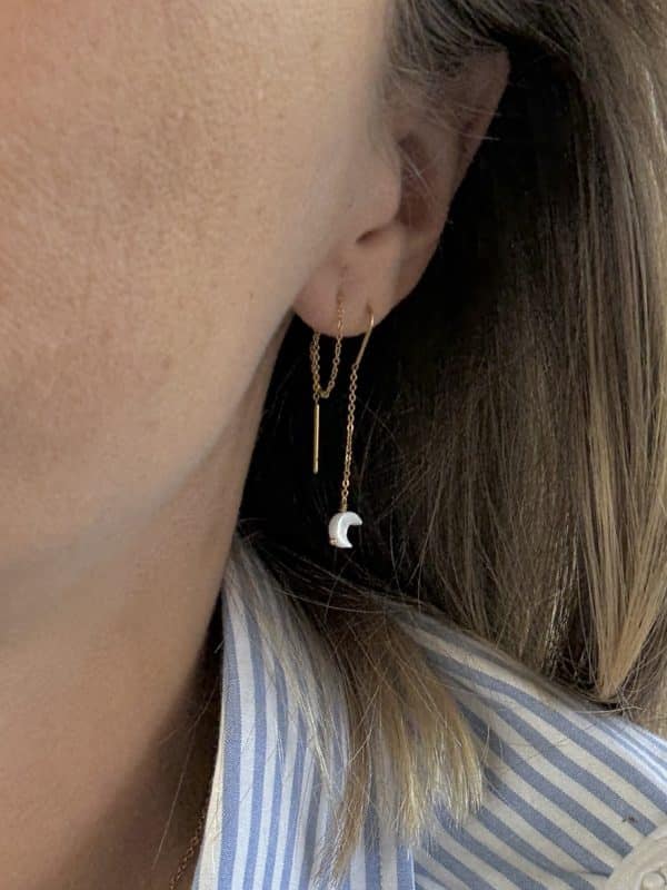 Boucles d'oreilles chaines pendantes avec pendentif lune en pierre naturelle de nacre - Bijou en acier inoxydable doré
