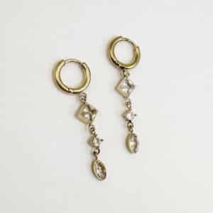 Boucles d'oreilles mini créoles en acier inoxydable avec chaine pendantes et petits strass blancs 