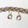 Boucles d'oreilles mini créoles en acier inoxydable et pierres naturelles de tourmaline de couleur vert émeraude