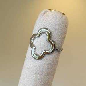 Bague TREFLE argent, en acier inoxydable de couleur argent