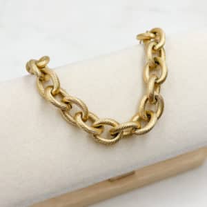 Bracelet rétro à gros maillons travaillés et ciselés en acier inoxydable – Bijou en acier inoxydableBracelet composé d’une multitude de maillons travaillés