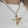 Collier imitation perles d’eau douce avec breloques pendentif étoile de mer en acier inoxydable de couleur dorée