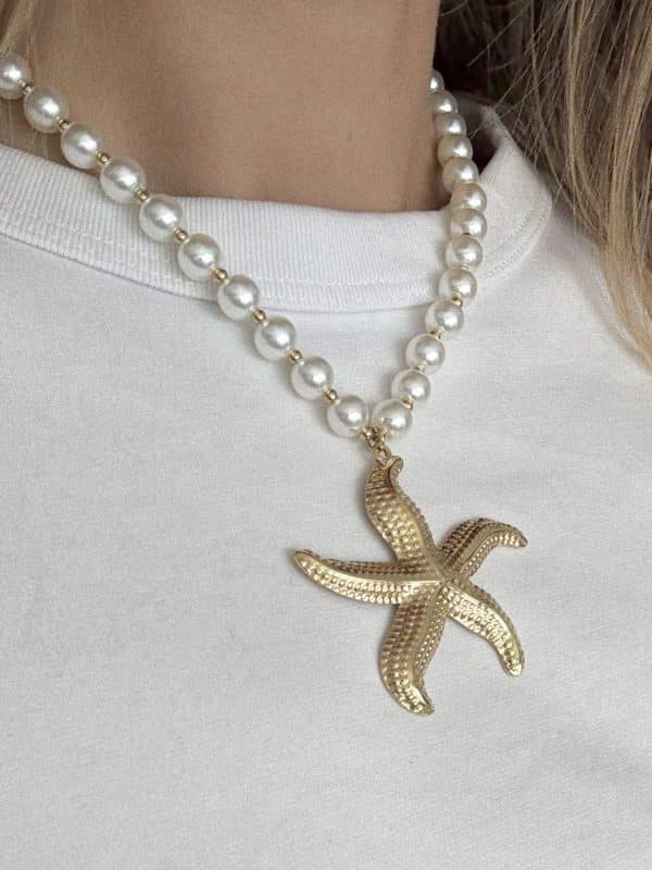 Collier imitation perles d’eau douce avec breloques pendentif étoile de mer en acier inoxydable de couleur dorée