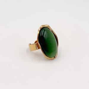 Bague LAUREEN – Bague large avec pierre naturelle de nacre vert émeraude – Bijou doré en acier inoxydable Bague large  fabriquée en acier inoxydable de couleur dorée. Vous trouverez une pierre naturelle de nacre vert émeraude en son centre.