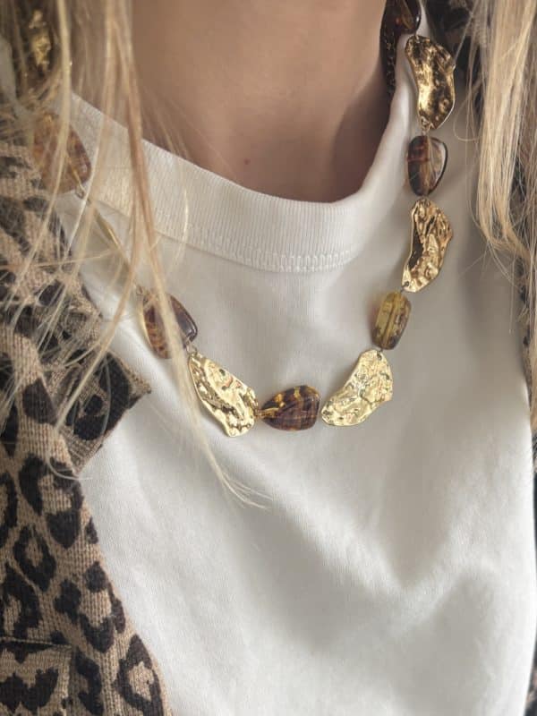 Collier en acier inoxydable et perles d'acétate couleur ambre