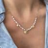 Collier très fin en acier inoxydable doré avec petit soleil, pierres naturelles et pampilles en acier inoxydable