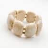 Bracelet manchette monté sur élastique ultra tendance en perles couleur beige et perles d’acier inoxydable