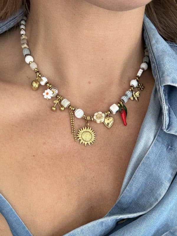 collier pendentifs, pampilles en forme de citron, cerise, marguerite, fleur, piment