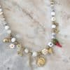 collier pendentifs, pampilles en forme de citron, cerise, marguerite, fleur, piment