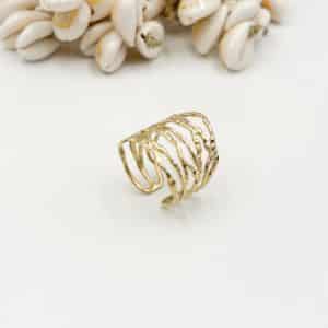 Bague Aïda – Bague large composée d'une multitude de petits anneaux martelés – Bijou doré en acier inoxydable
