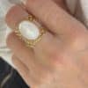 Bague MATHILDE – Bague large avec pierre naturelle de nacre – Bijou doré en acier inoxydabl