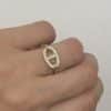 Bague composée d’un double FIN anneau serti de petits strass