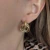 Boucles d'oreilles rétro vintage en acier inoxydable doré. Bijou en acier inoxydable