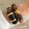 Bracelet monté sur élastique avec perles en acétate de couleur
