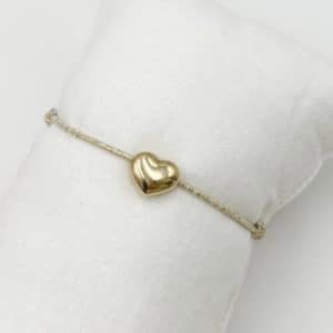 Bracelet monté sur élastique doré à noeuds coulants et petit pendentif en forme de coeur en acier inoxydable