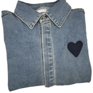 Veste en jean avec broderie et boutons en forme de coeurs