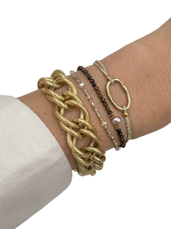 bracelet composé d’une chaine rétro vintage à grosse maille