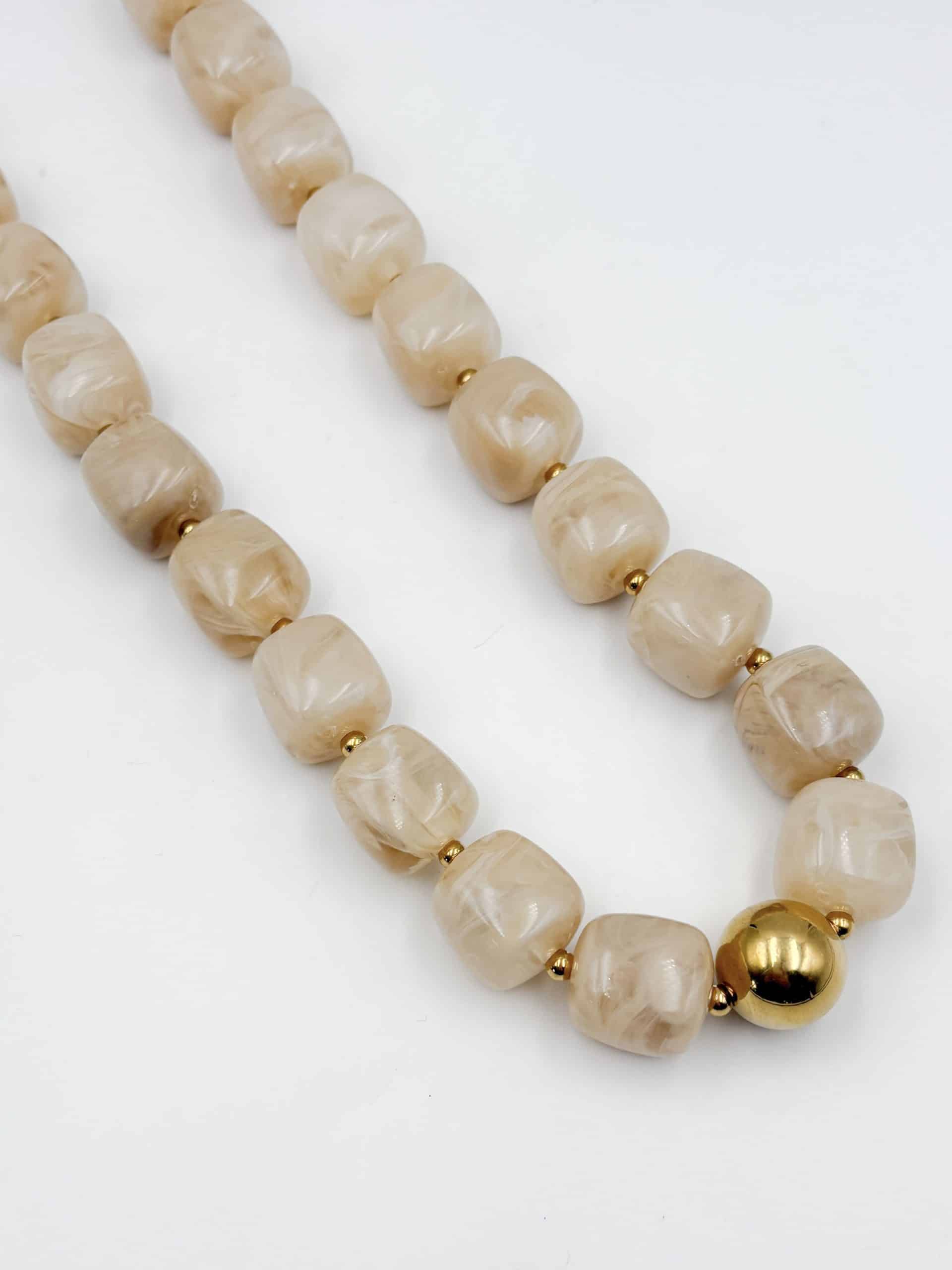 Collier pierres résine beige avec perles en acier inoxydable doré bijou en acier