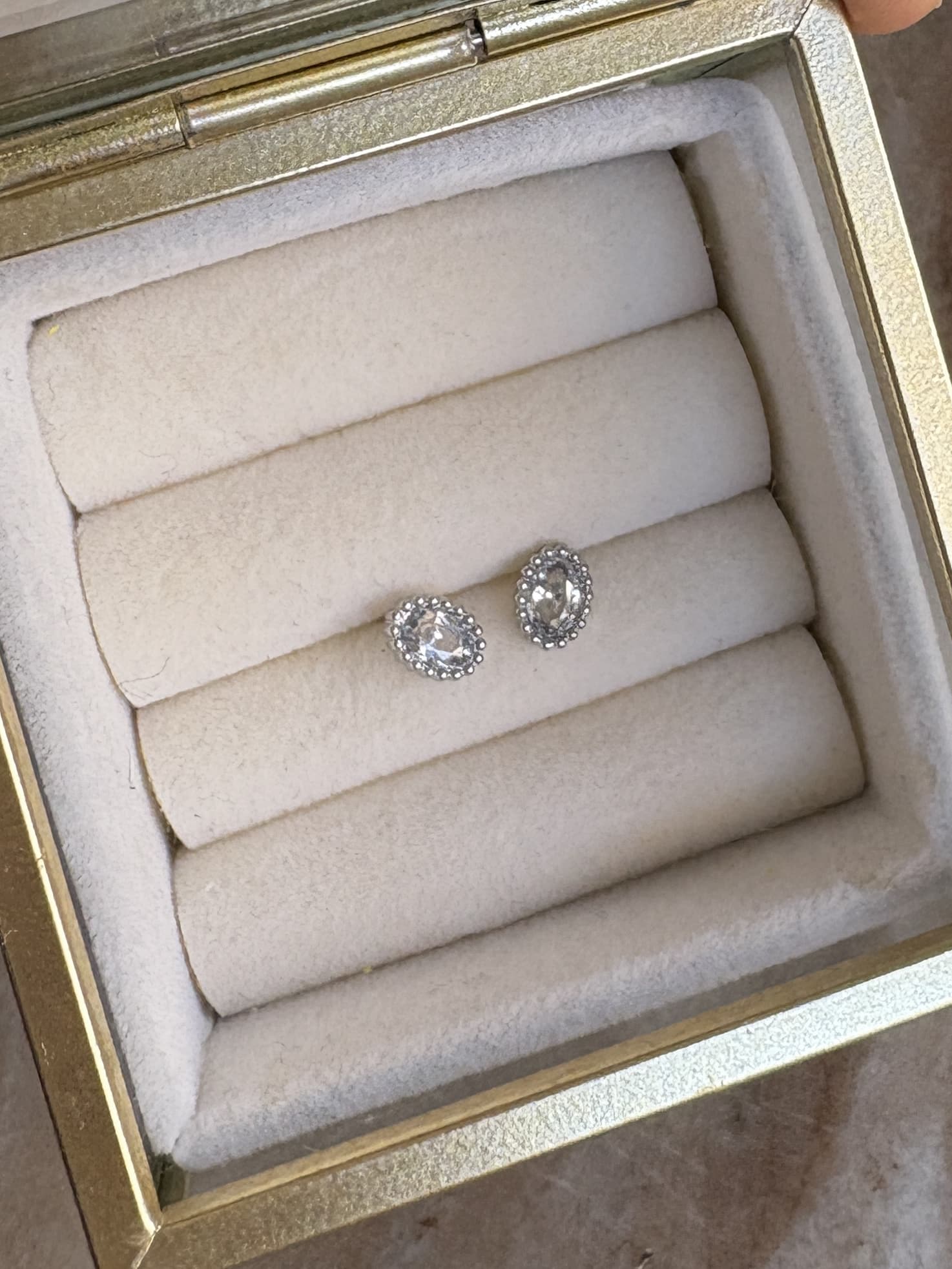 Puces d’oreilles SISSI en acier inoxydable argenté et zircons blancs