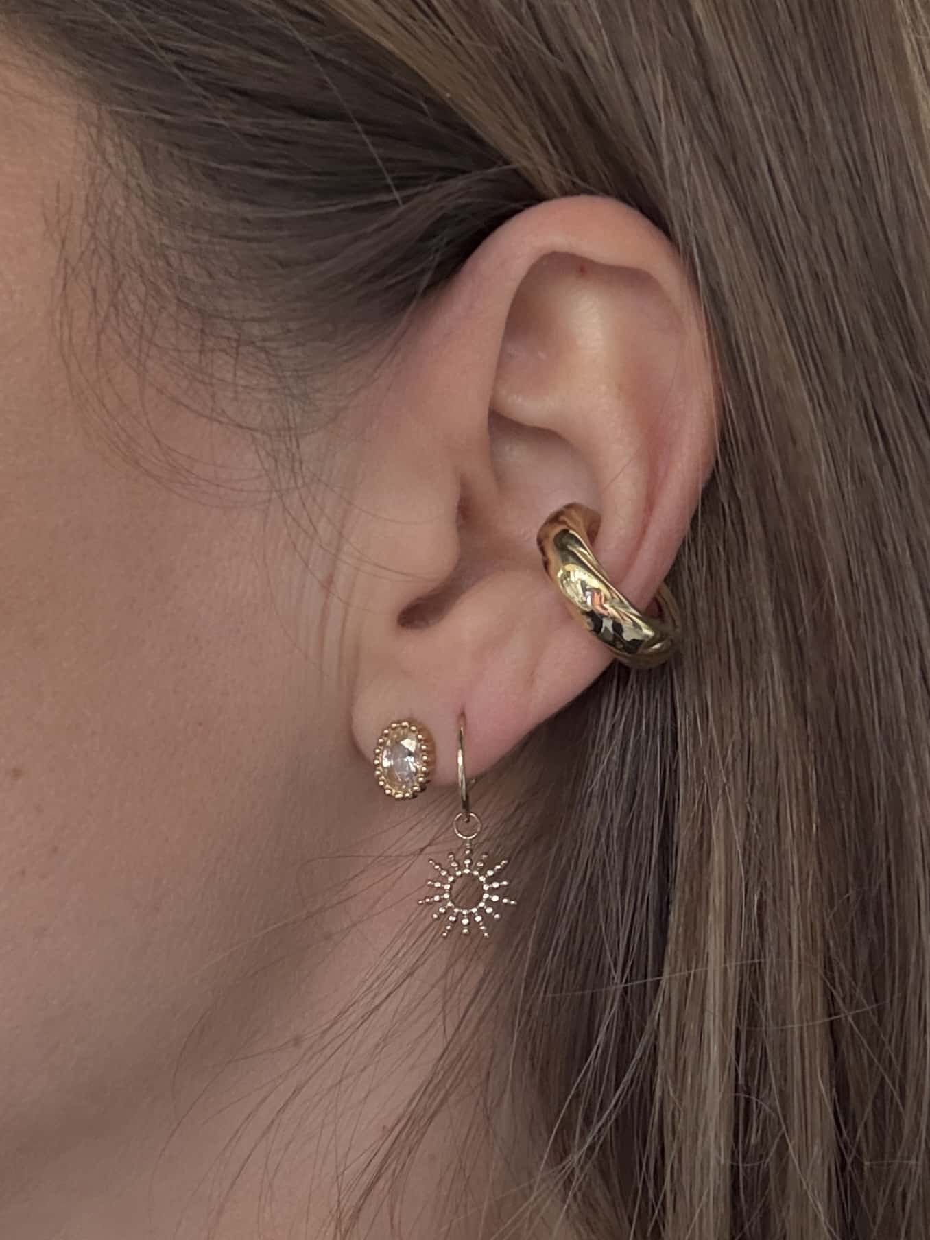 Puces d’oreilles ovales SISSI en acier inoxydable et zircons blancs