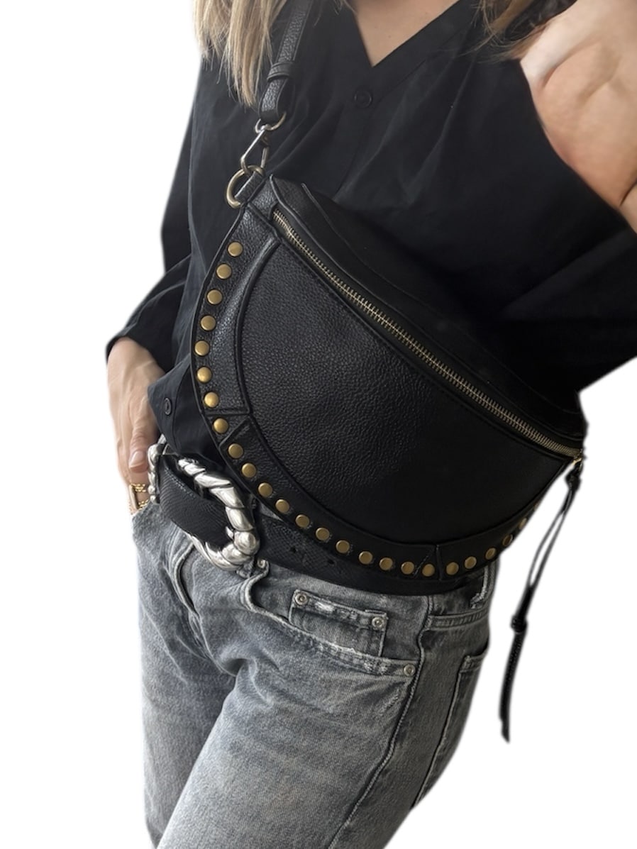 Sac banane clouté de couleur noire