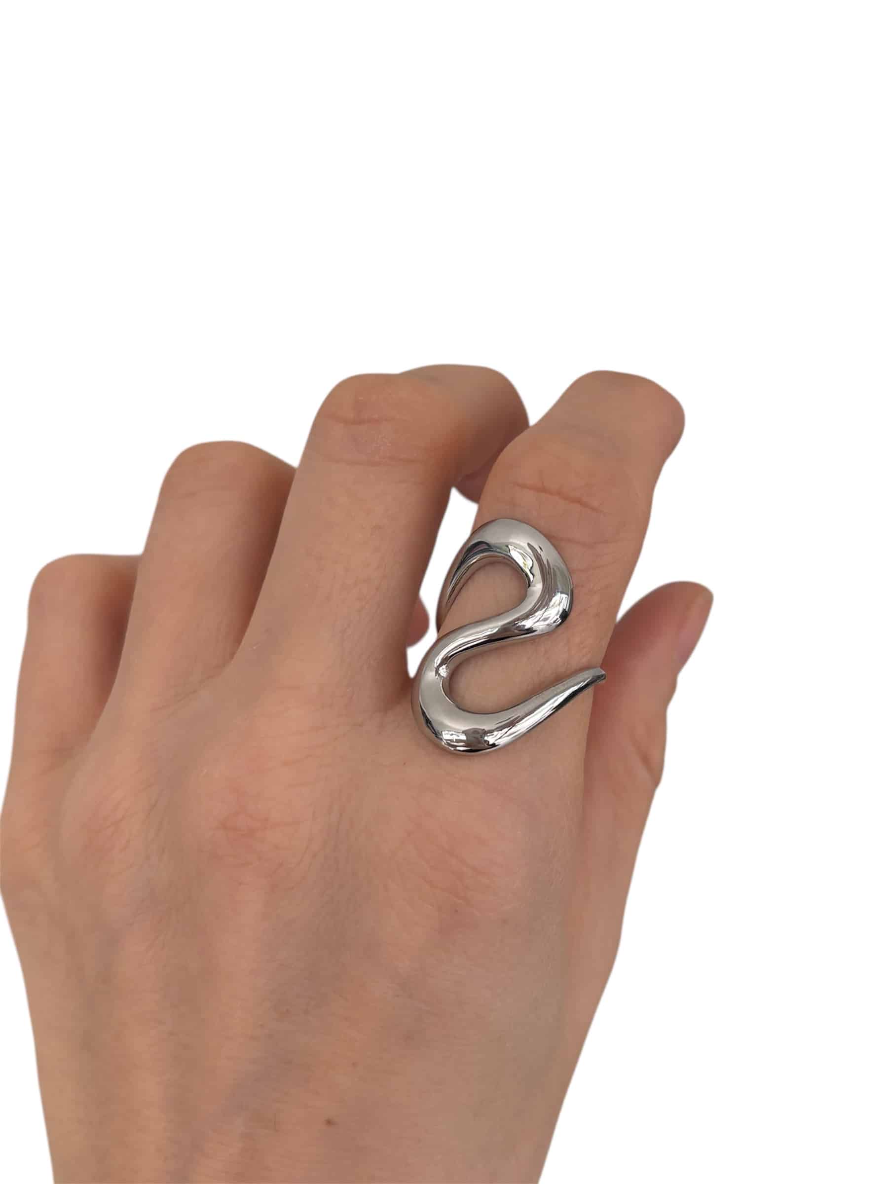 Bague large sur le doigt en forme de S et en acier inoxydable de couleur argent
