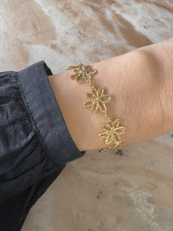 Bracelet à maillons XXL en acier inoxydable de couleur or et en forme de petites fleurs ajourées, ciselés