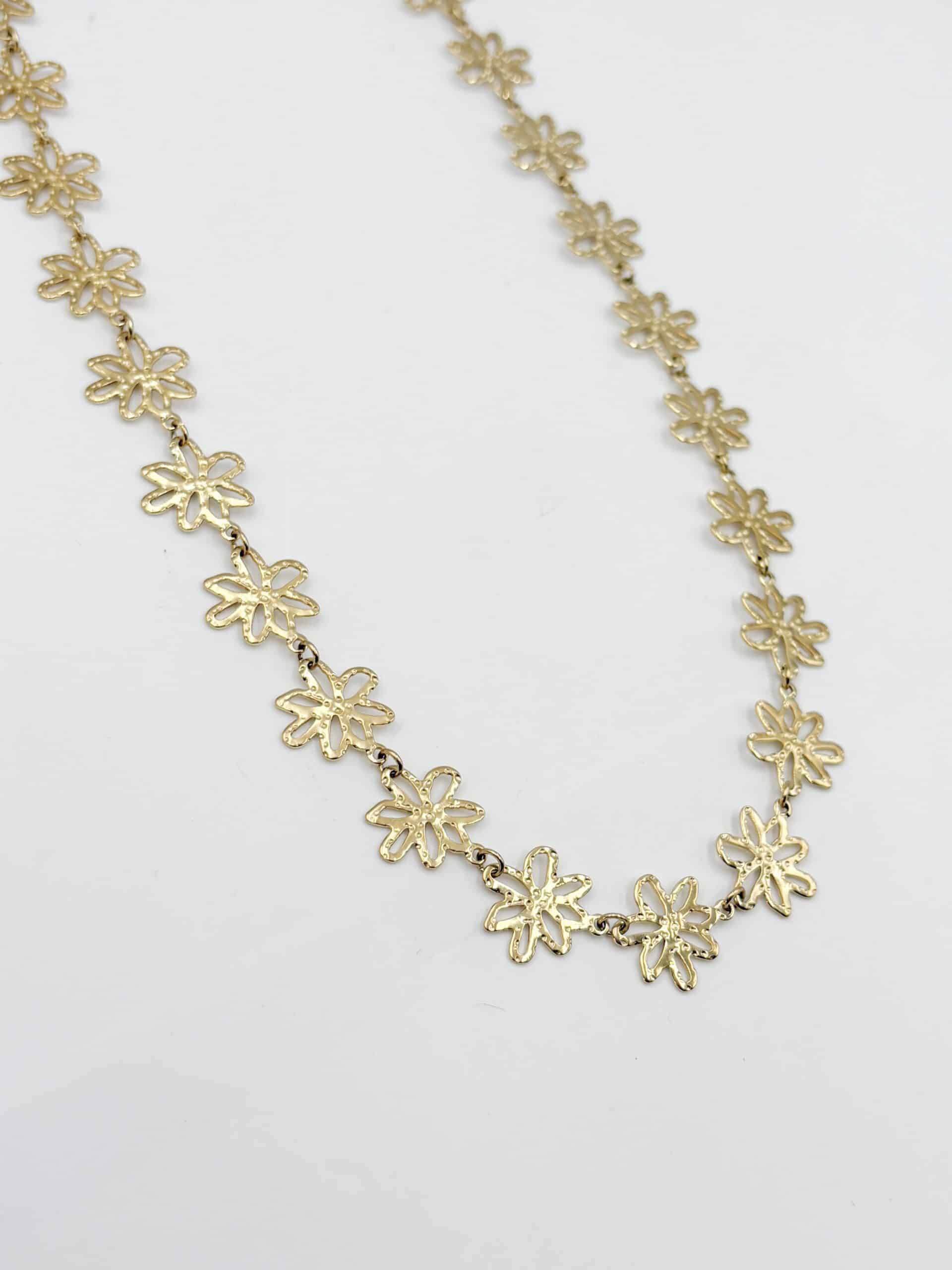 Collier à maillons XXL en acier inoxydable de couleur or et en forme de petites fleurs ajourées