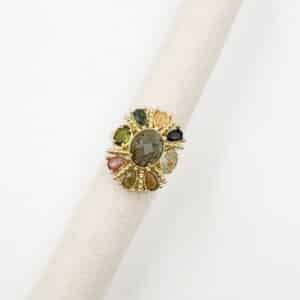 Bague large de chevalière en fleur sertie de pierres naturelles de tourmaline