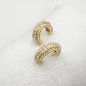 Boucles d'oreilles créoles dorées à l'or fin et serties de mini perles d'eau douces