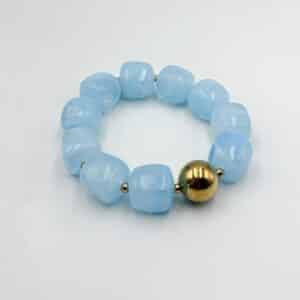 Bracelet monté sur élastique avec perles en acétate de couleur bleue • perles et finitions en acier inoxydable