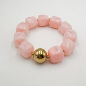 Bracelet monté sur élastique avec perles en acétate de couleur rose pâle • perles et finitions en acier inoxydable