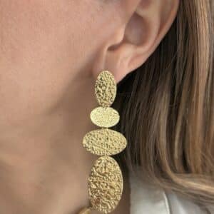 Longues boucles d'oreilles pendantes et martelées en acier inoxydable or