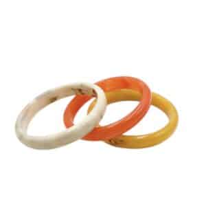 Bracelets joncs vontage en résine dans les tons de crème, jaune et orange