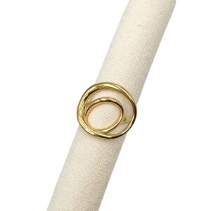 Bague à fin anneau en acier inoxydable de couleur dorée avec cercles sur le dessus