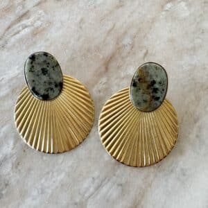 Grosses boucles d'oreilles, puces d'oreilles en acier inoxydable strié et pierre naturelle de turquoise Africaine de couleur vert de gris